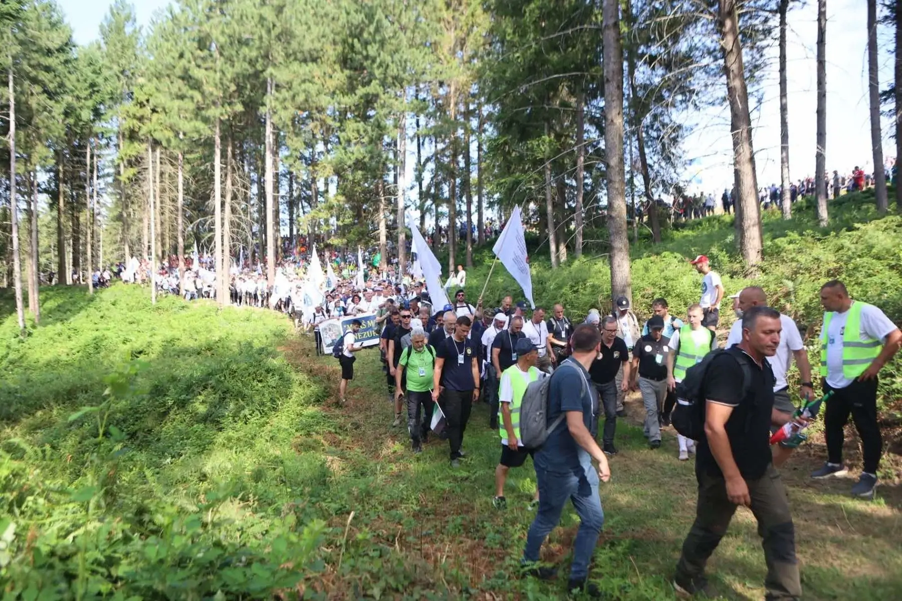 Učesnici krenuli na Marš mira, oblik otpora negiranju i zaboravu Genocida nad Bošnjacima u zaštićenoj zoni UN-a Srebrenica